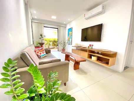 Family Apartment, Garden View | Living area. Alugue House
