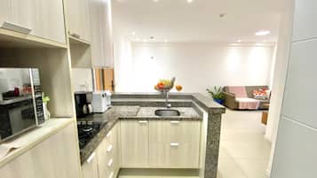 Family Apartment, Garden View | Private kitchen