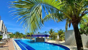 Apartment | Pool | Outdoor pool - Alugue House (Camaçari)