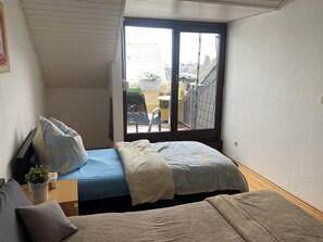 Internet, bed sheets - Vrbo Property (Dormagen)