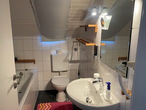 Towels, soap, toilet paper - Vrbo Property (Dormagen)
