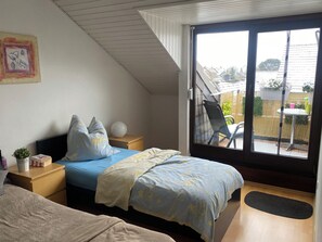 Internet, bed sheets - Vrbo Property (Dormagen)