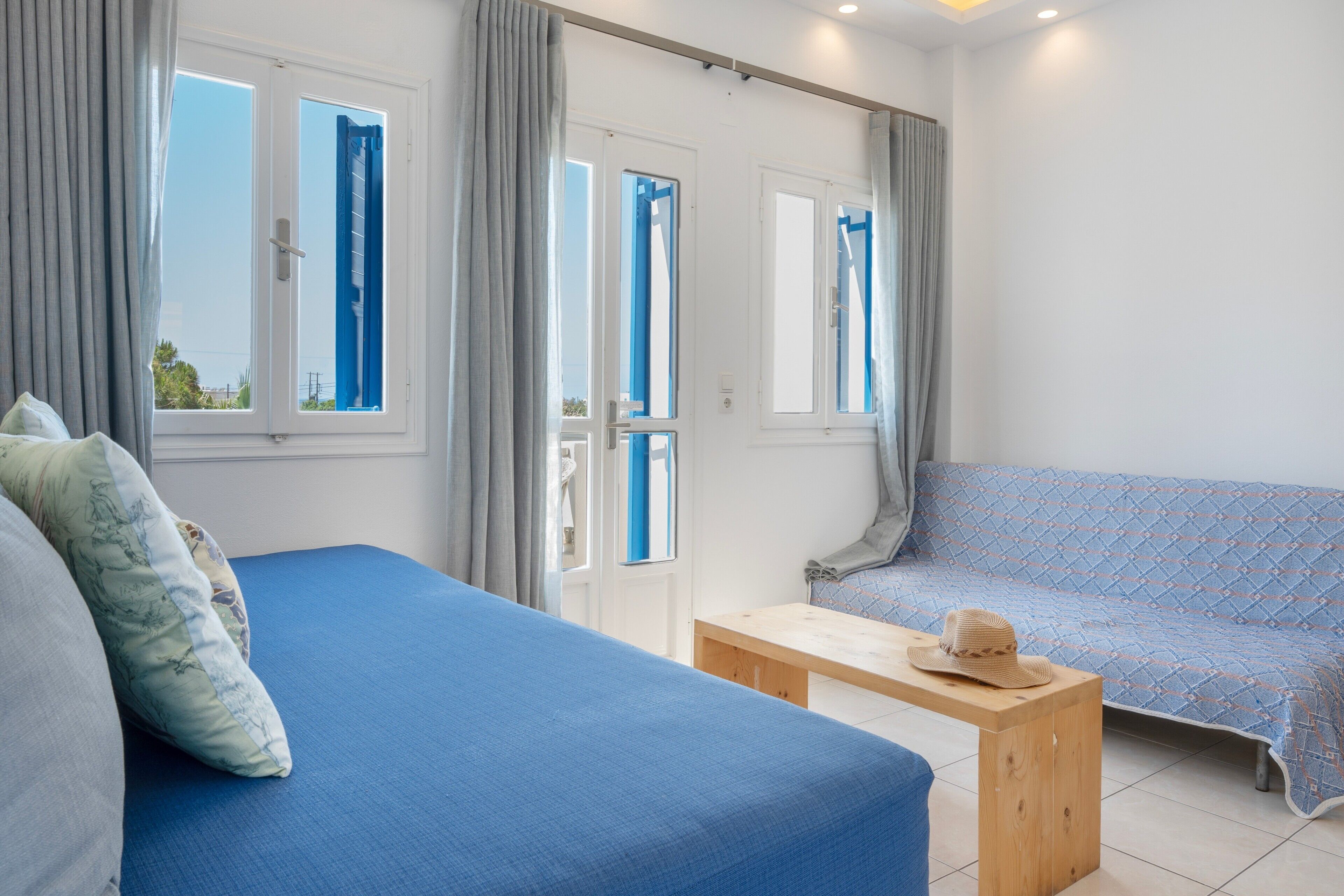 WiFi, bed sheets