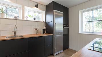 Apartment, 2 Bedrooms, Non Smoking, Pets allowed | Private kitchen