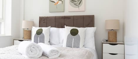Desk, iron/ironing board, WiFi, bed sheets