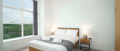 2 bedrooms, desk, iron/ironing board, WiFi