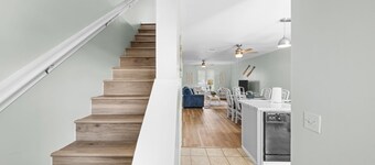 Lagoon-Front PCB Duplex Pet-Friendly Boat Parking Walk to Beach Sleeps 8