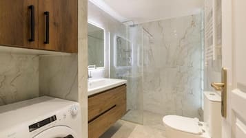 Appartement Confort, balcon, vue ville | Salle de bain