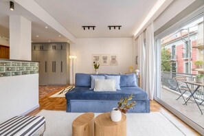 Apartamento Confort, balcón, vistas a la ciudad | Zona de estar