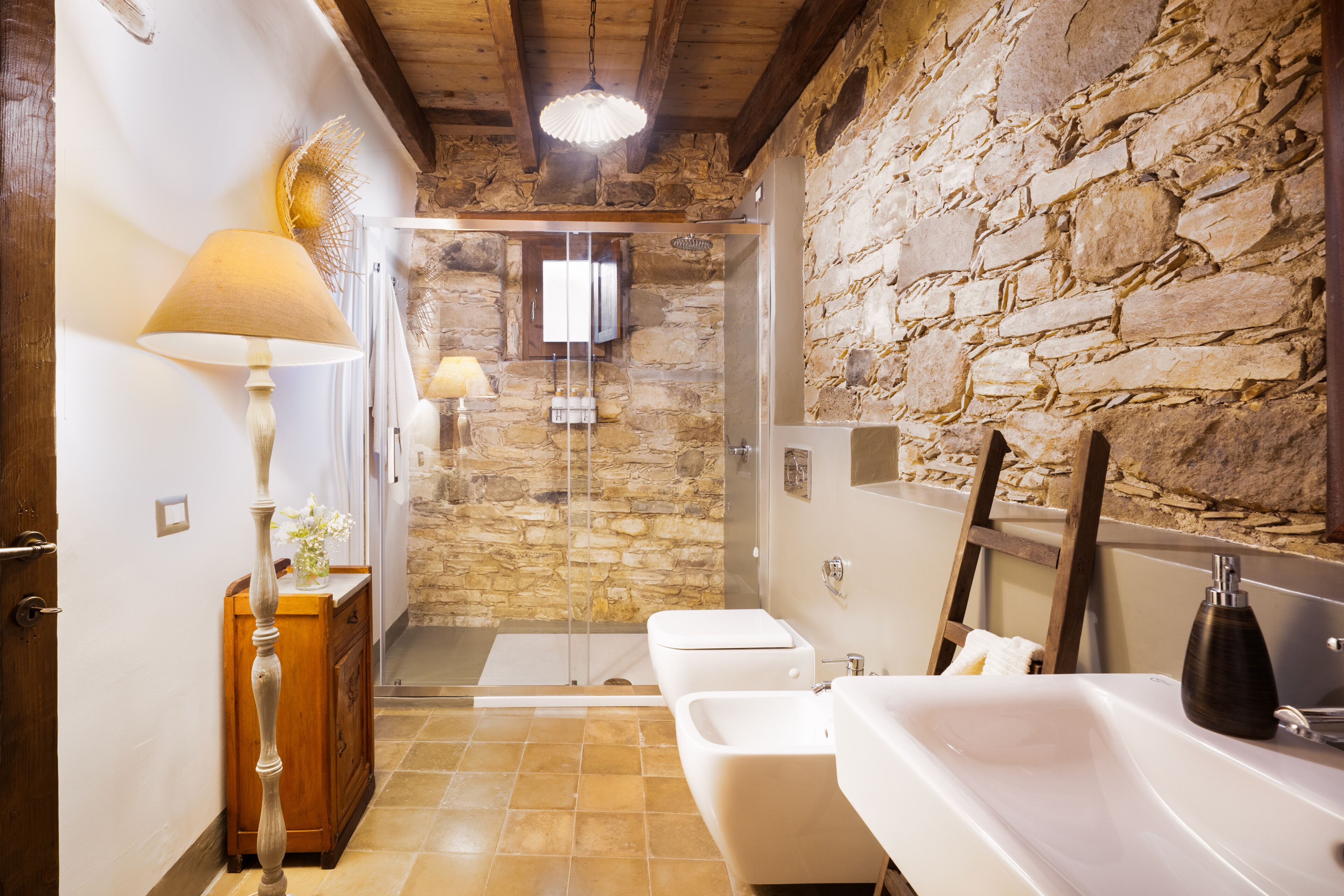 Shower, jetted bath, hair dryer, bidet