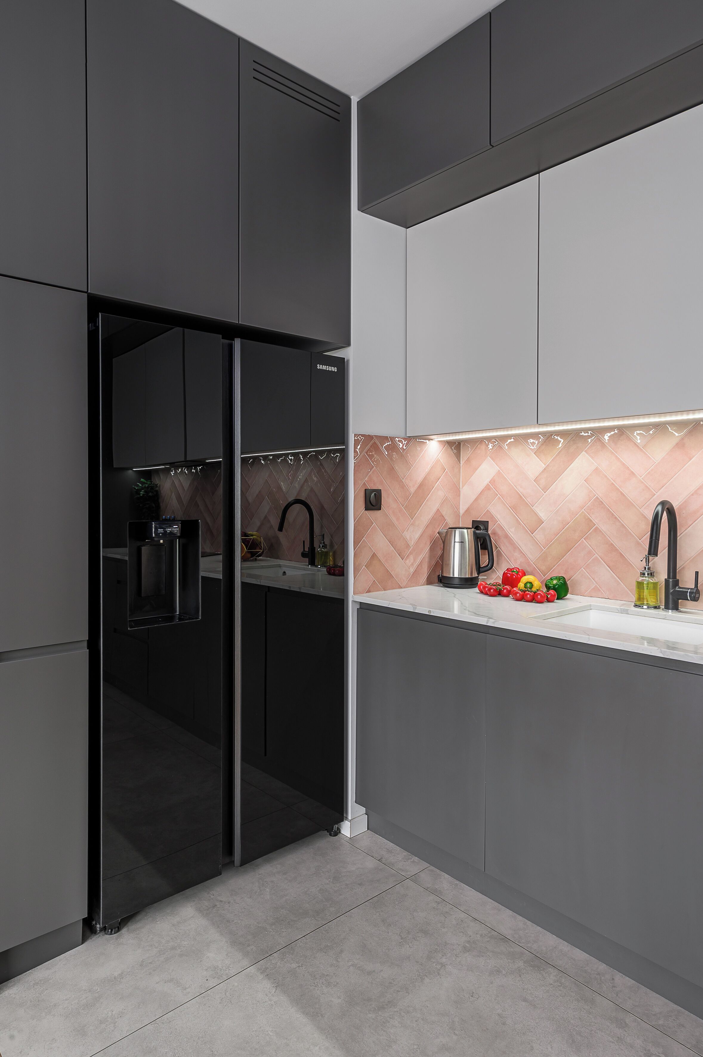 Superior Apartment, Balcony, City View | Private kitchen | Electric kettle