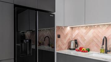 Superior Apartment, Balcony, City View | Private kitchen | Electric kettle