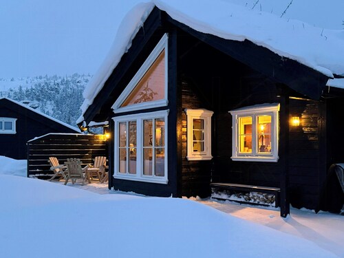 Mountain cabin with sauna and views in Gautefall