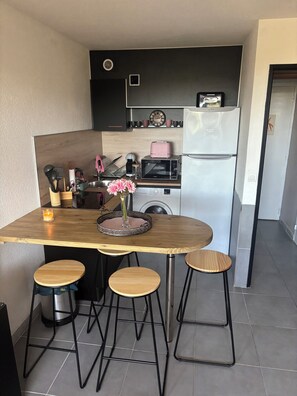Private kitchen - Vrbo Property (Agde)