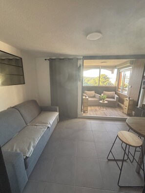 Living area - Vrbo Property (Agde)