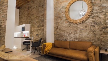 Deluxe Studio | Living area