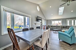 Dining - Lakefront Retreat with Dock Access & Kayak Adventures in Houghton Lake, Michigan (Houghton Lake)
