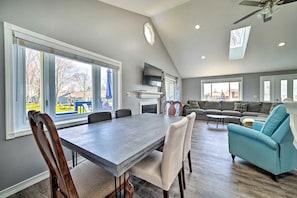 Dining - Lakefront Retreat with Dock Access & Kayak Adventures in Houghton Lake, Michigan (Houghton Lake)