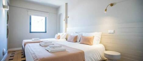 Iron/ironing board, WiFi, bed sheets