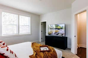 4 Schlafzimmer, Schreibtisch, Bügeleisen/Bügelbrett, WLAN