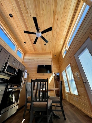 Coffee/tea maker, fridge, microwave, oven - Modern Glamping Escape with Scenic Views & Peaceful Setting in Williams, Arizona (Williams)