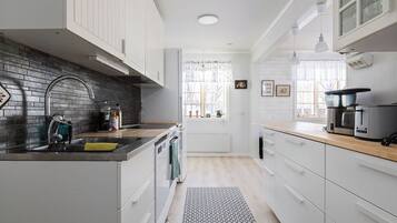 Apartment, 3 Bedrooms, Pets allowed, Mountain View | Private kitchen