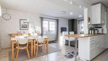 Apartment, 3 Bedrooms, Pets Allowed, Mountain View | Dining