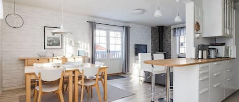 Apartment, 3 Bedrooms, Pets Allowed, Mountain View | Dining