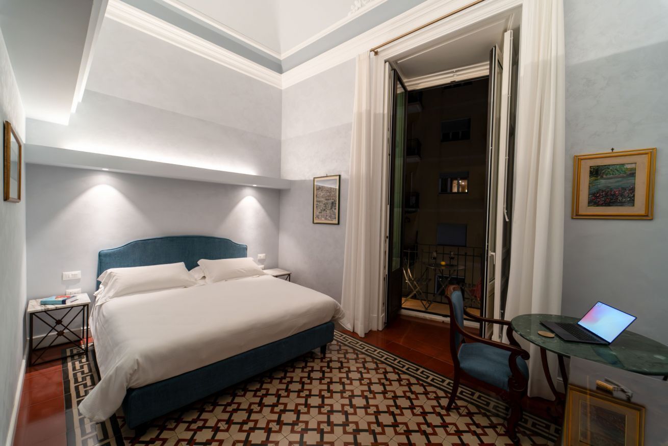 1 Schlafzimmer, Zimmersafe, Schreibtisch, Bügeleisen/Bügelbrett