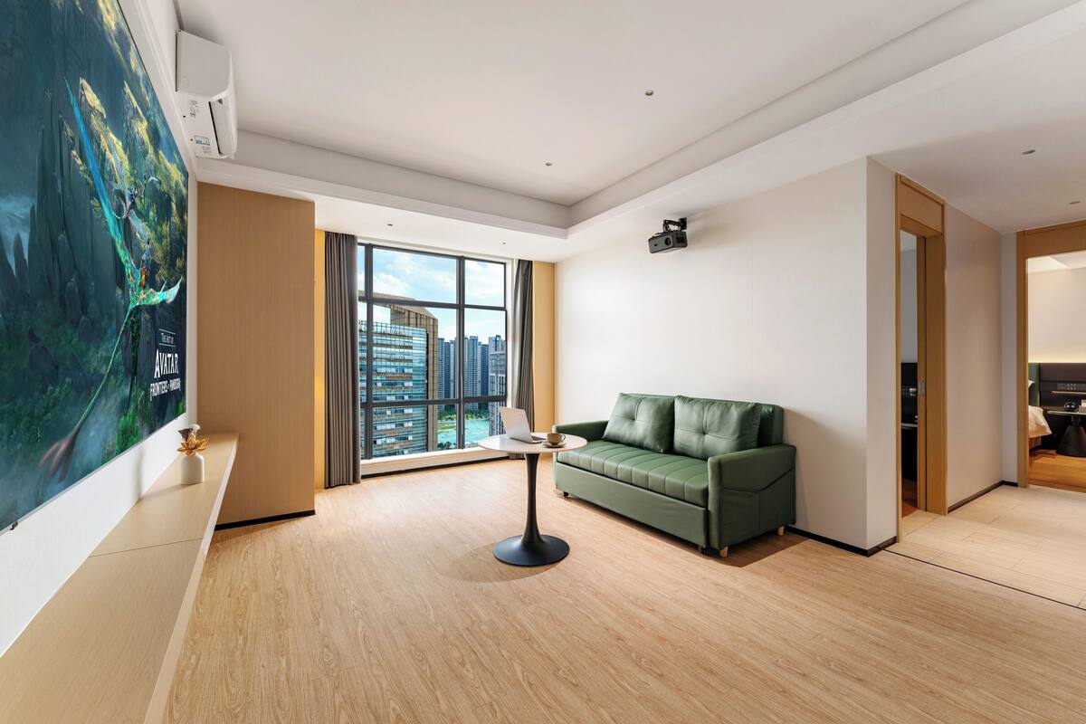 Two-Bedroom Family Suite with 2 Bathrooms | Living room