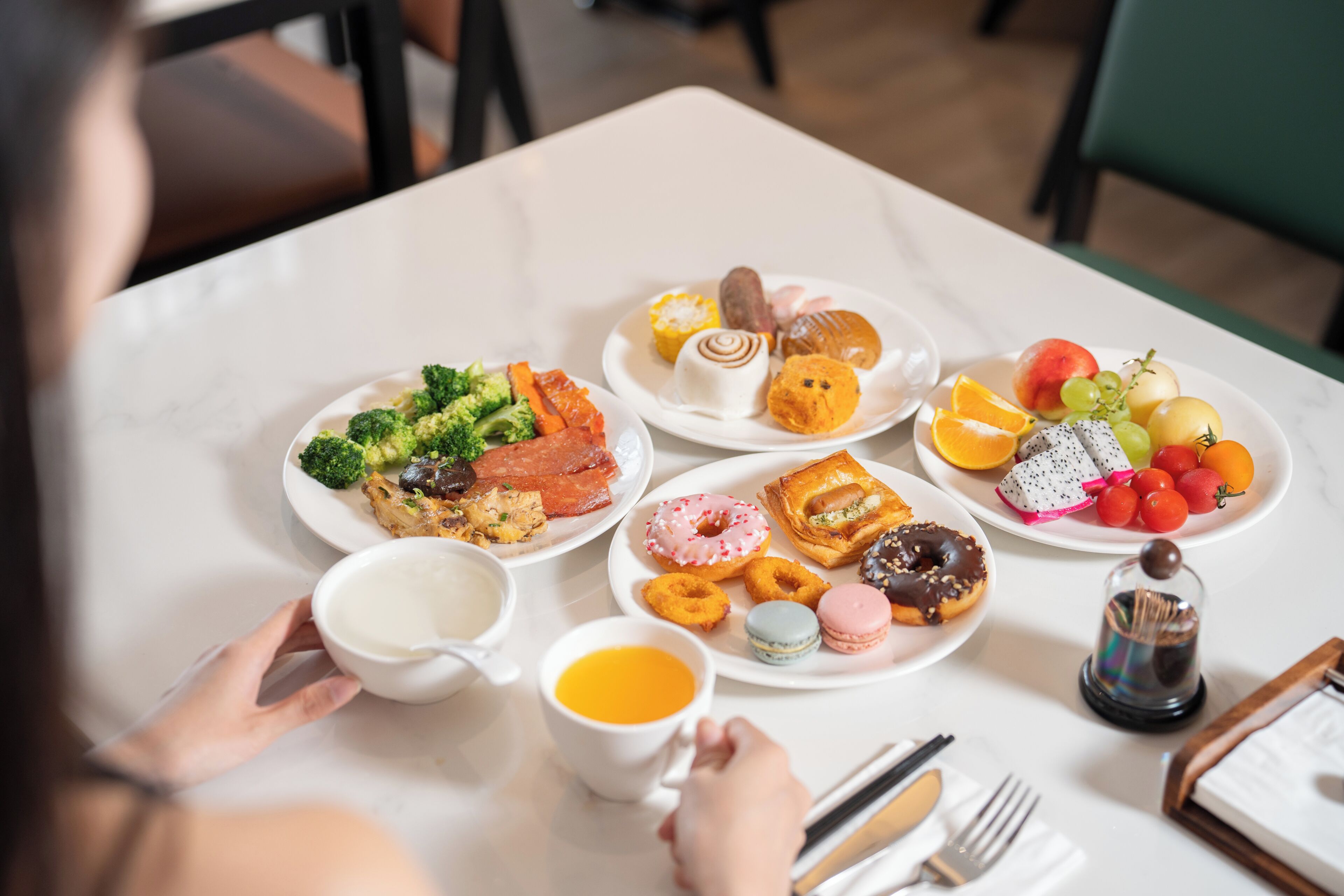 Bữa sáng buffet hàng ngày với phụ phí nhỏ 