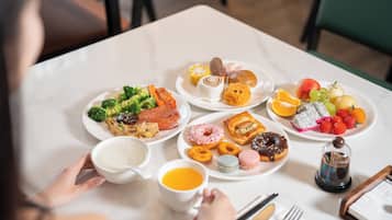 Bữa sáng buffet hàng ngày với phụ phí nhỏ