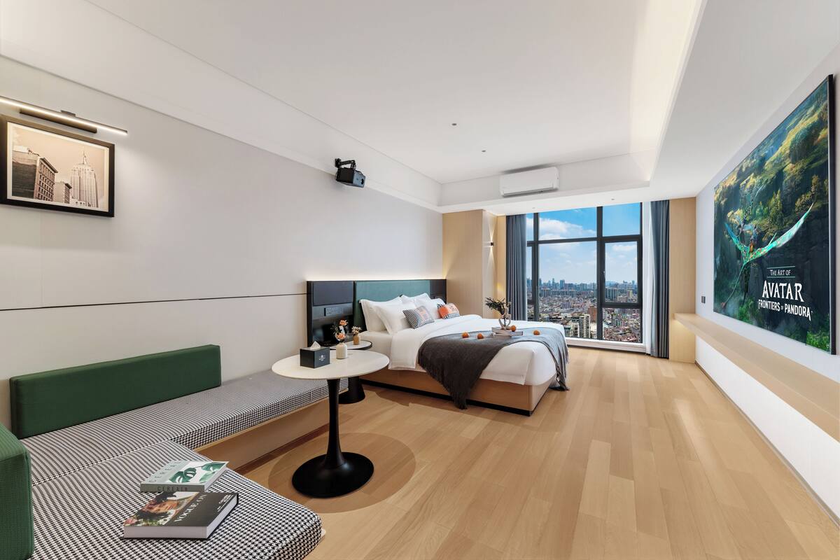 Superior City View King Room