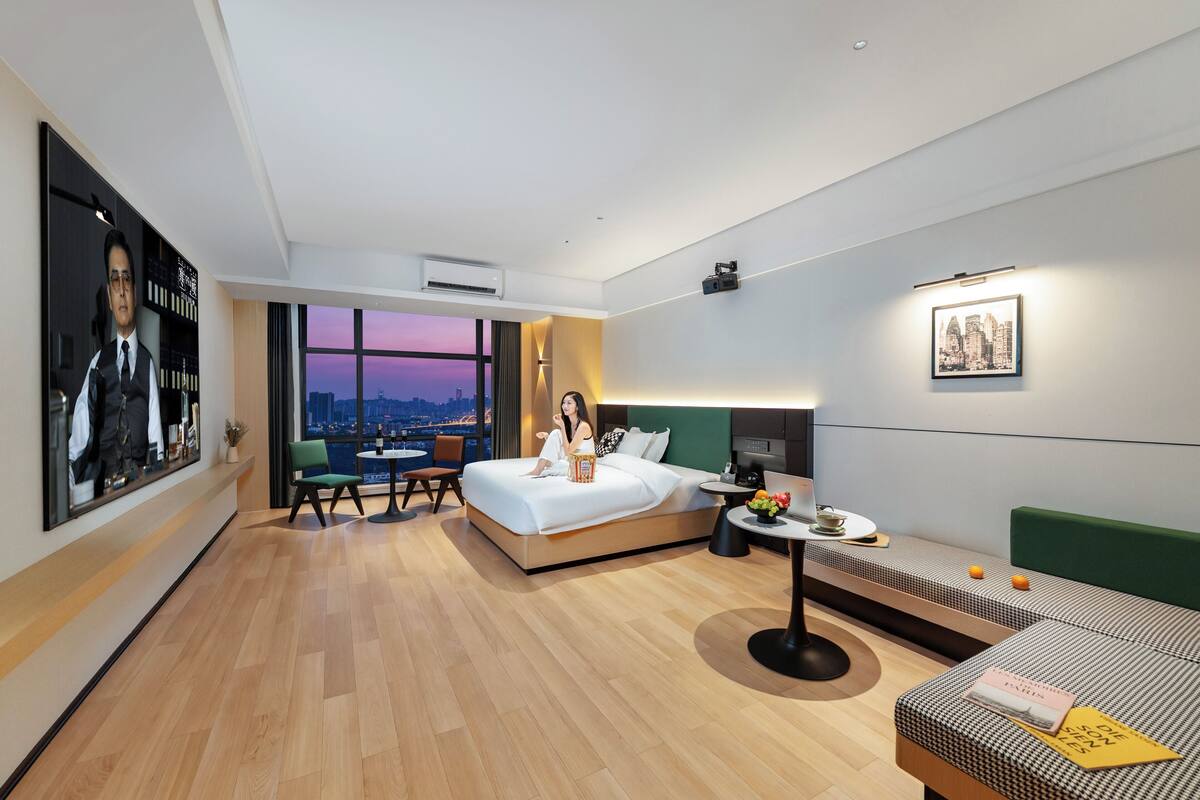 High Floor Panoramic View King Room