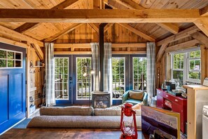 TV, fireplace - Private Nature Retreat – Quiet, Cozy, and Unplugged in Bethel, Maine (Bethel)