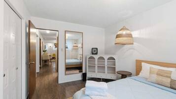 Fer et planche à repasser, lit de bébé portatif, accès au Wi-Fi (inclus)