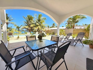 Outdoor dining - 1BR Seashell Suite | Groundfloor@Blue Water Beach (San Pedro)