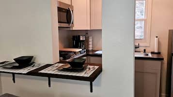 Coffee/tea maker, fridge, microwave, oven