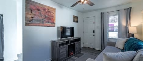 TV, fireplace