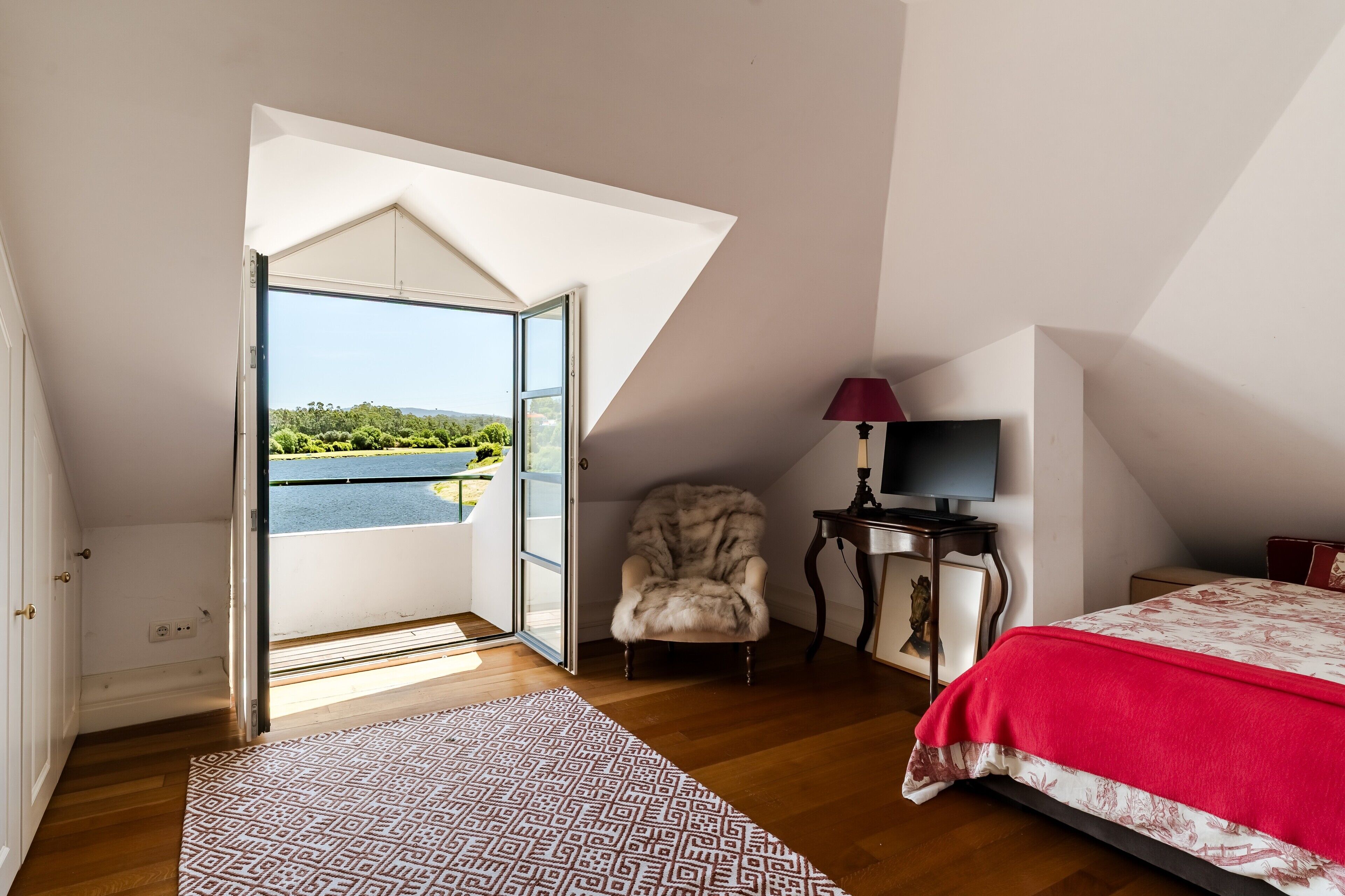 7 bedrooms, iron/ironing board, WiFi, bed sheets