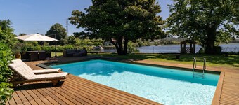 Casa da Barca do Lago – Historic Elegance by the River Near Porto