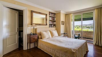 7 quartos, ferros/tábuas de passar roupa, Wi-Fi, roupa de cama