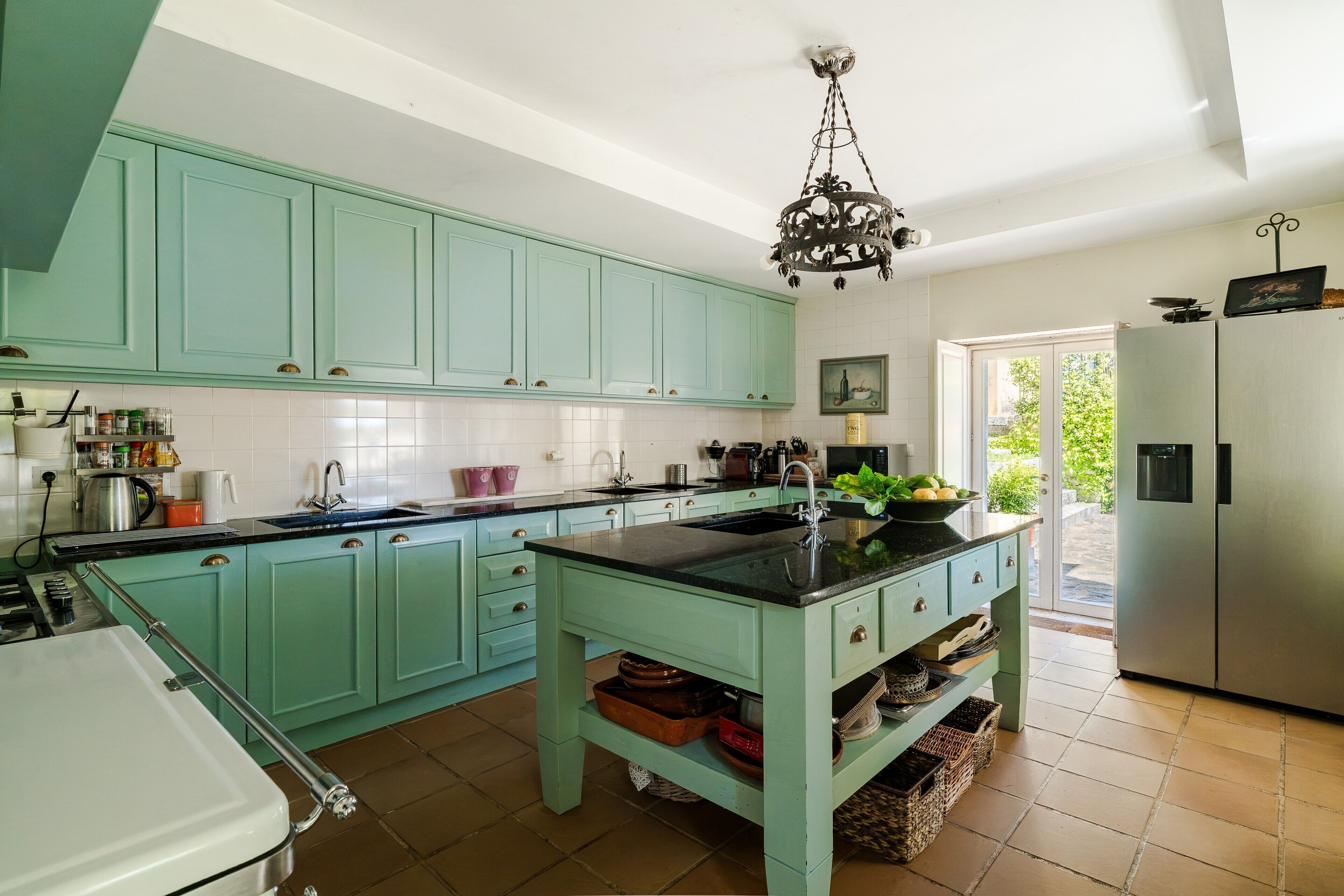 Geladeira, micro-ondas, fogão, cooktop