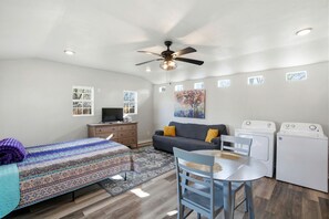 Interior - Cozy, Pet Friendly Cottage with Gorgeous Outdoor Space for a Weekend Getaway to New Braunfels, Texas (New Braunfels)