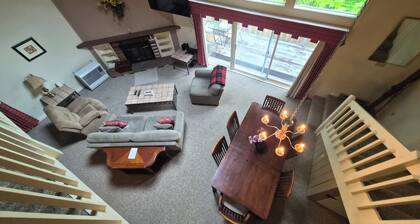 Riverside area, AC, deck, pool, swimming hole, tennis. R8001 by LRS