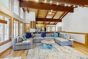 House | 4 bedrooms, Internet - Upscale Tahoe Townhome Near Incline w Fireplace (Incline Village)