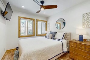 House | 4 bedrooms, Internet - Upscale Tahoe Townhome Near Incline w Fireplace (Incline Village)