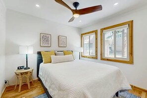 House | 4 bedrooms, Internet - Upscale Tahoe Townhome Near Incline w Fireplace (Incline Village)