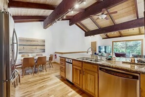 House | 4 bedrooms, Internet - Upscale Tahoe Townhome Near Incline w Fireplace (Incline Village)