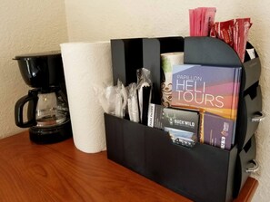 Coffee and/or coffee maker - Tranquil Hideaway with Gazebo & Star-Filled Nights in Williams, Arizona (Williams)